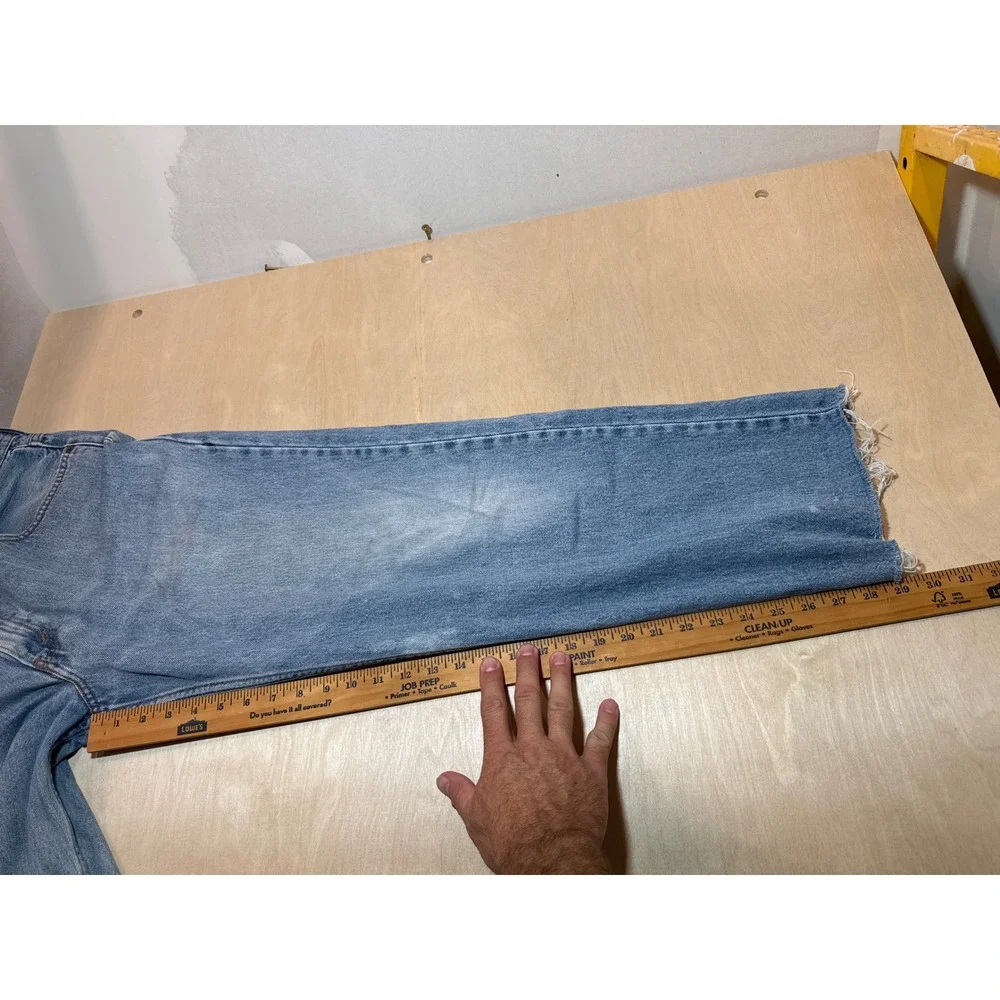 Levis inseam accented